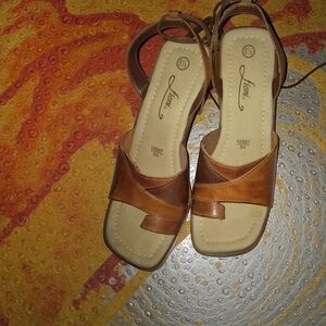 Vintage 1980 Fioni Women's Strappy Brown Leather Heels.
